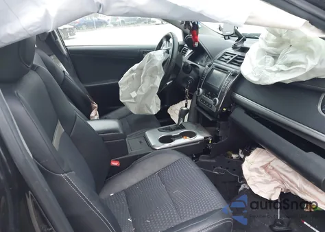 2014 Toyota Camry Se z USA, uszkodzony, nr VIN 4T1BF1FK2EU829590